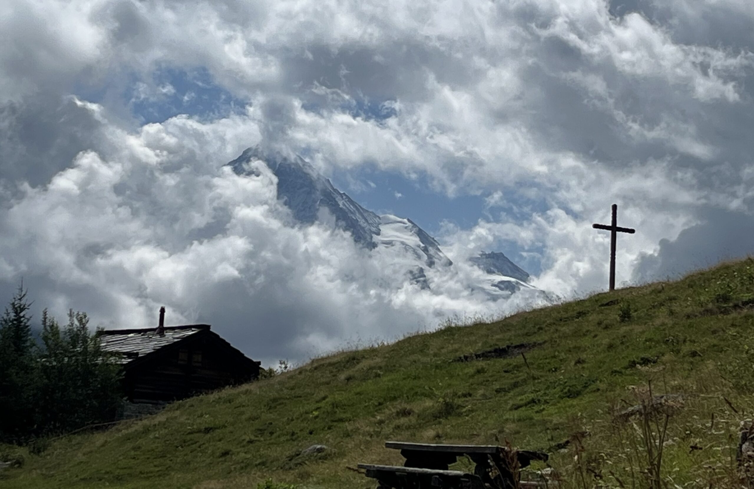 Hiking-off-the-Beaten-Track-Swisskisafari