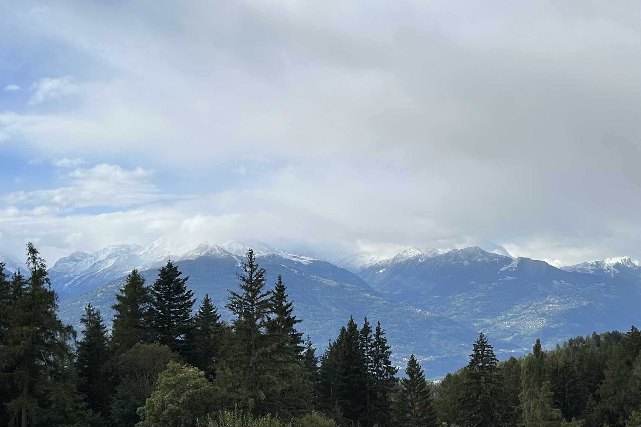 Summer-skiing-and-early-snow-swisskisafari