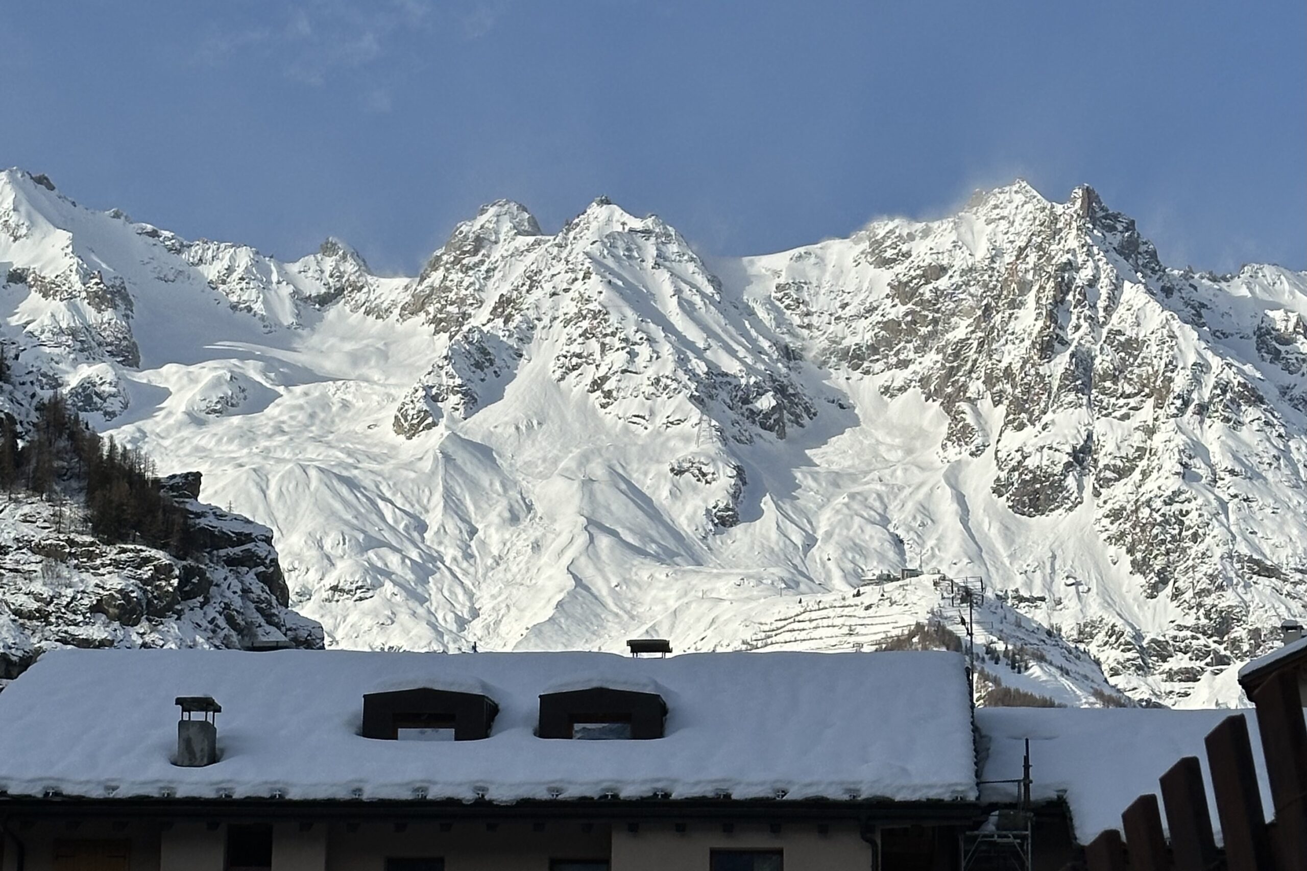 Early-snow-in-the-Alps-Swisskisafari