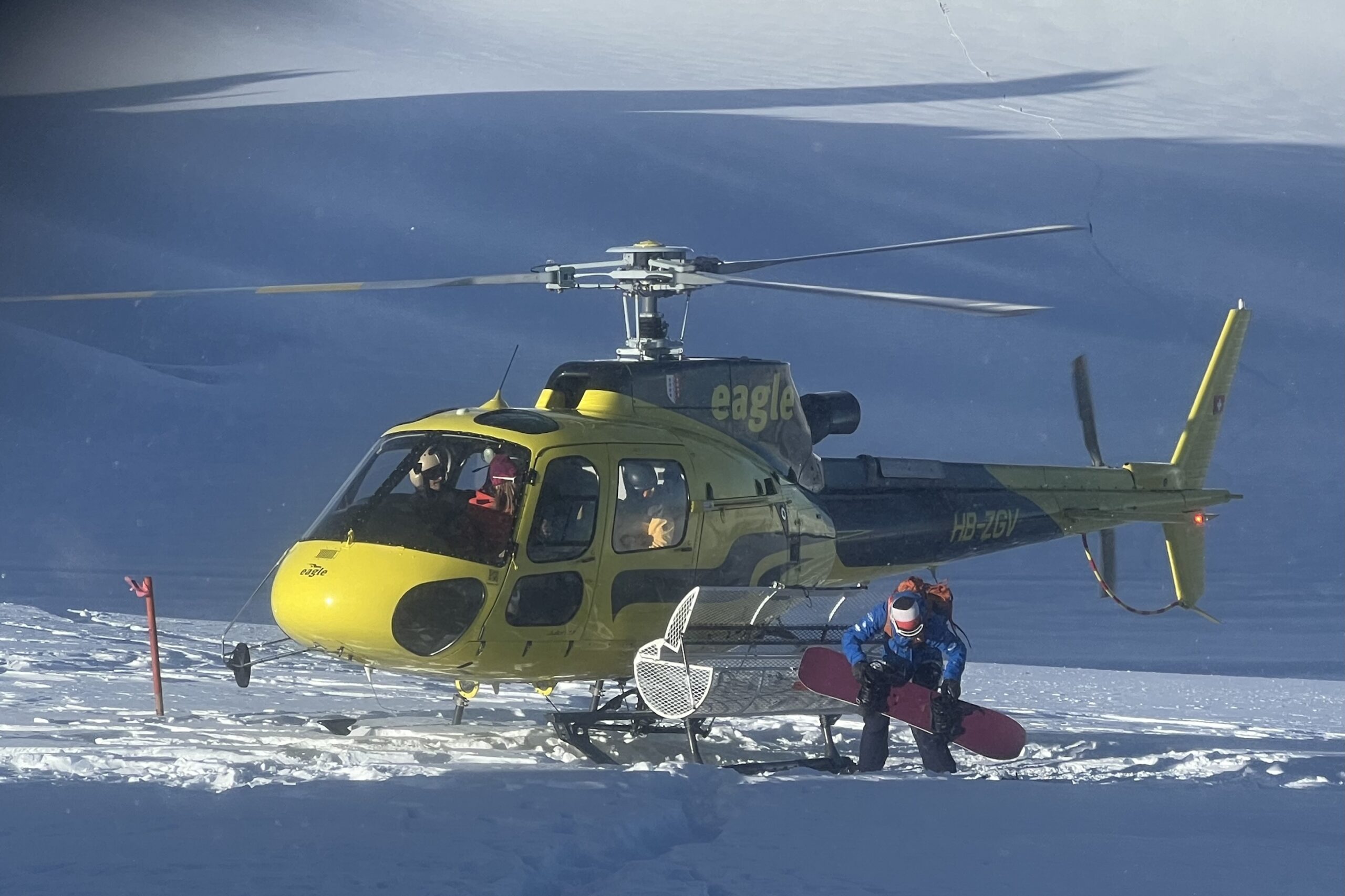 Helicopter skiing in the Alps