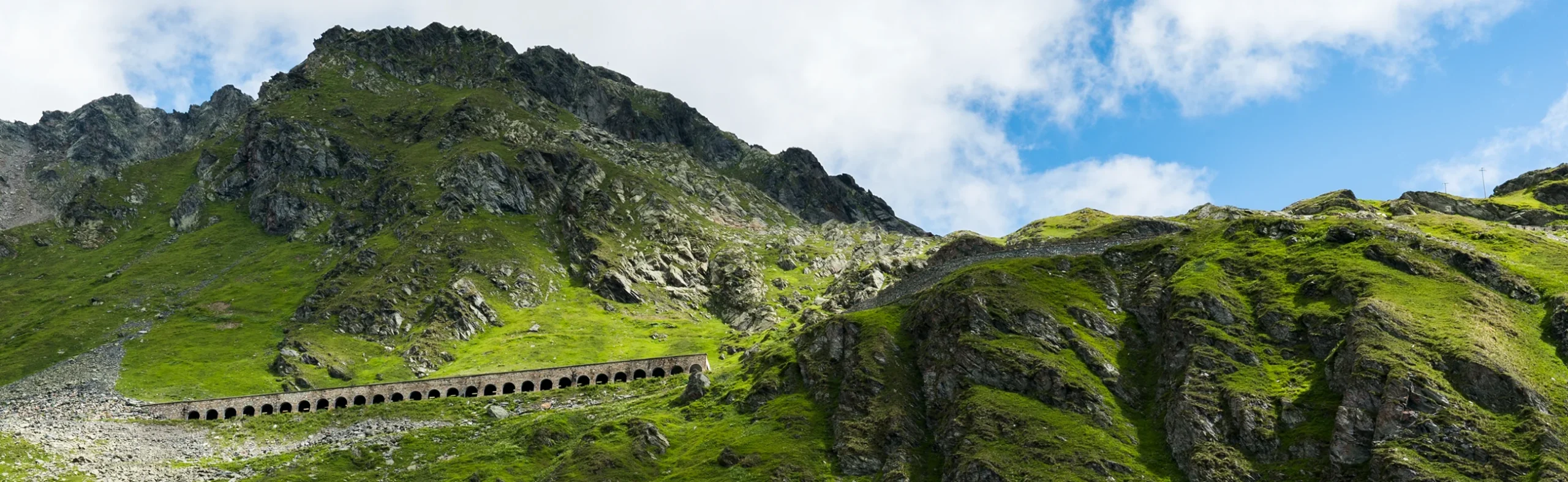 Luxury-Summer-Safaris-in-the Alps-2600x800 Luxury summer safaris in the Alps includes lush green trails