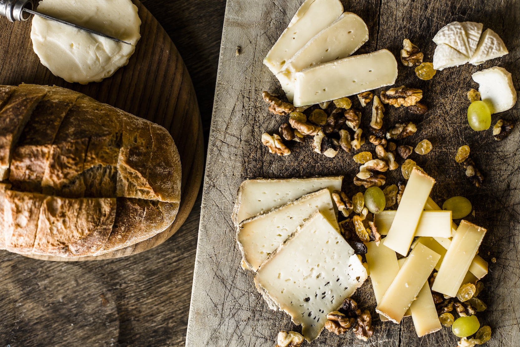 Tailor-made cheese platter for a picnic aperitif on a hiking trip in the Alps