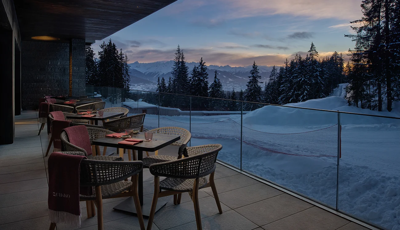 Heli-Ski Safari - Hotel Balcony - Alps Heli-Ski Safari - Hotel Balcony - Alps