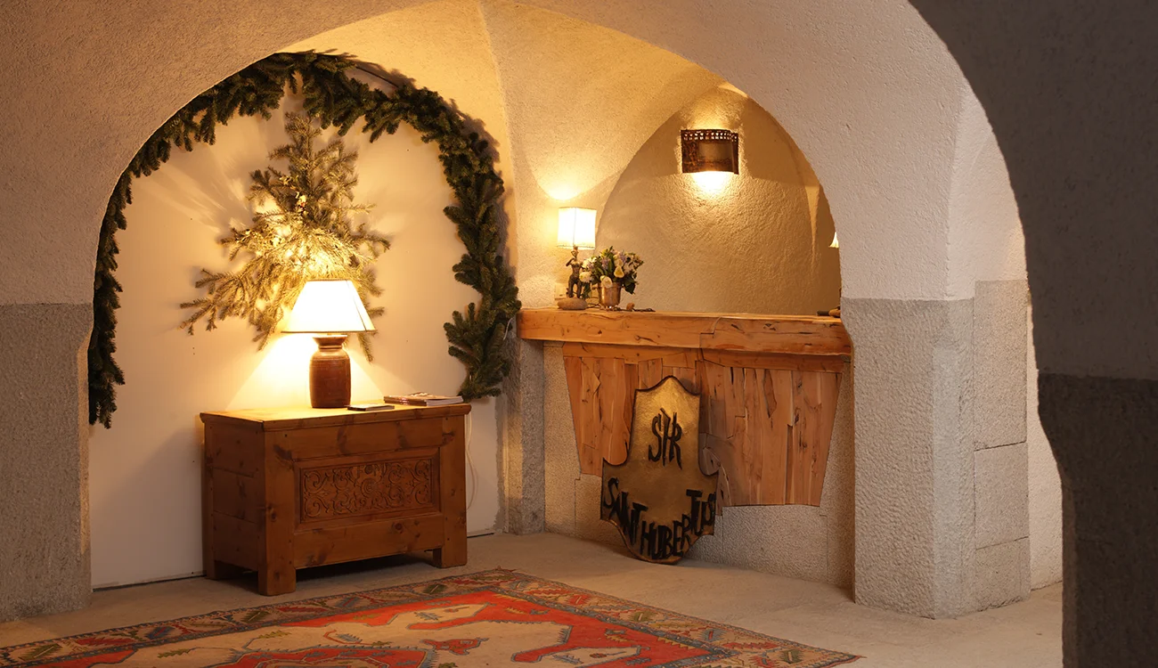 Heli-Ski Safari - Hotel Lobby Christmas - Alps