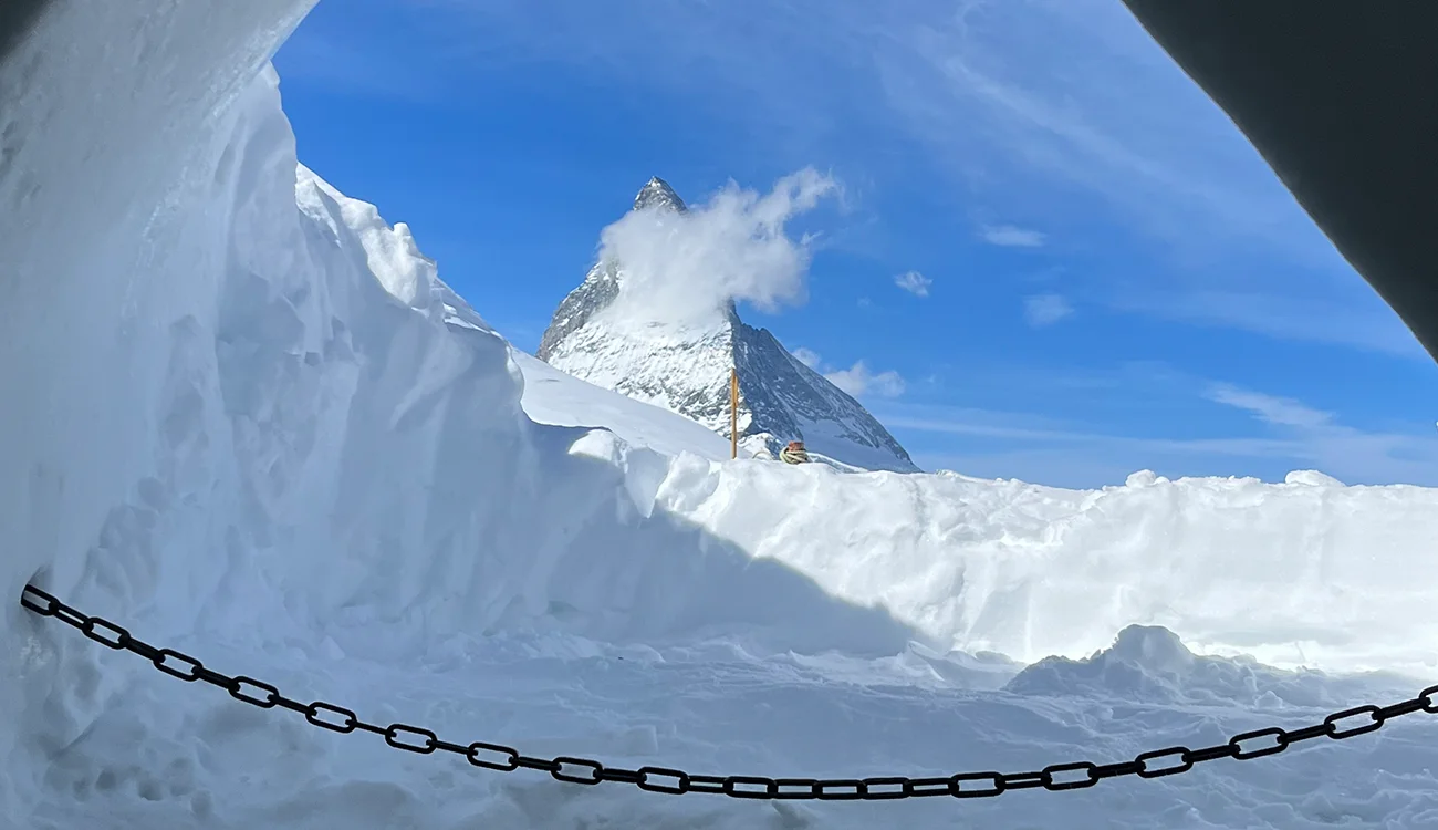 Ski-Touring-Safari-Snow-Hole-Matterhorn-View