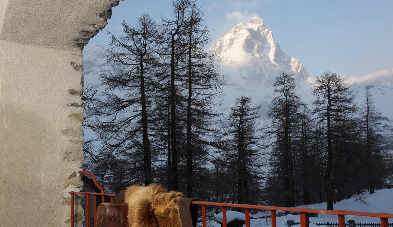 cozy-hotel-balcony-mountain-views