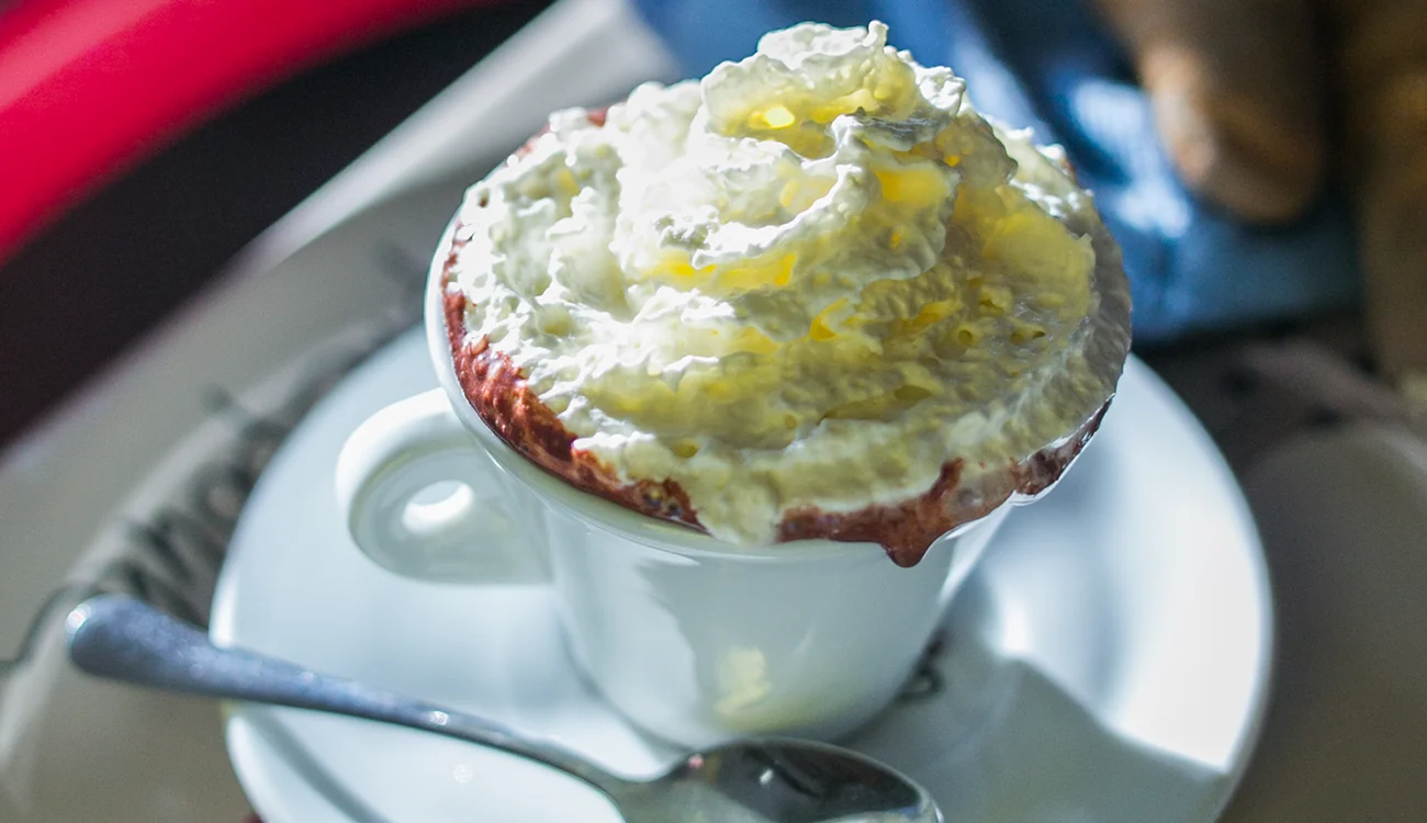 hot-chocolate-mountain-refuge-alps Cup of hot chocolate served in a mountain refuge in the Alps