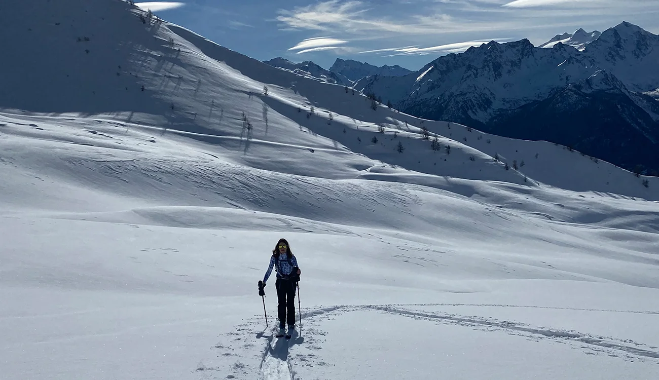 lone-ski-tourer-in-untouched-snow